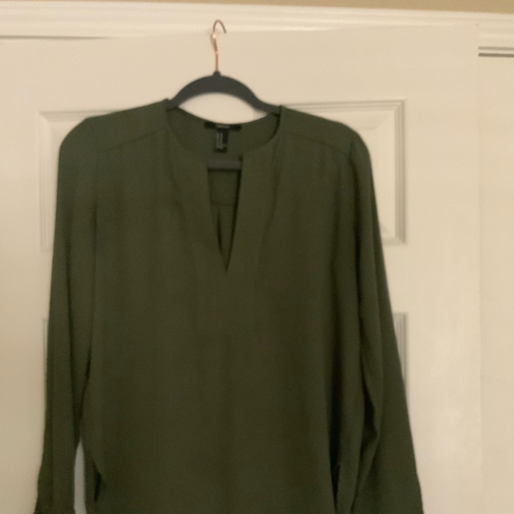 Long sleeve green Forever 21 blouse.
